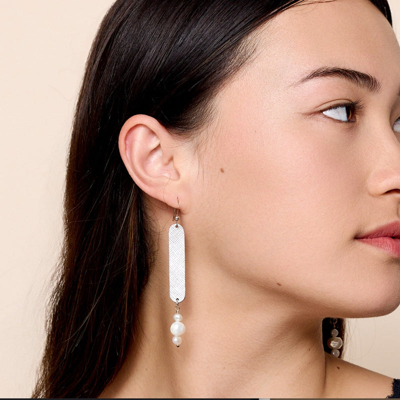 Raya Pearl Earrings in Silver Luster